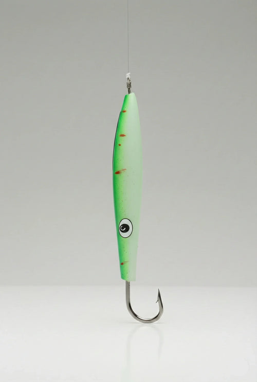 Señuelo de pesca para atún Cedar Marea Final en color Lumo, diseñado para máxima visibilidad en el ataque.